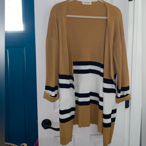🍂 Sweater as seen on CMCoving - Picture 2 of 3
